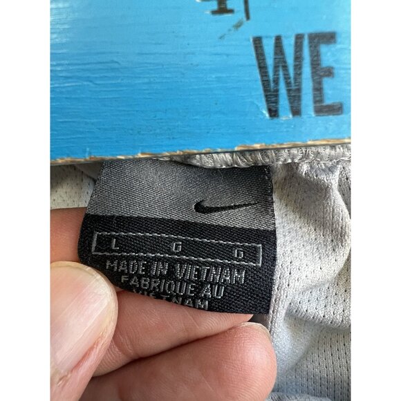 Nike Athletic Runnning Shorts Size Large Gray Red Basketball Gym Y2K - Picture 6 of 10